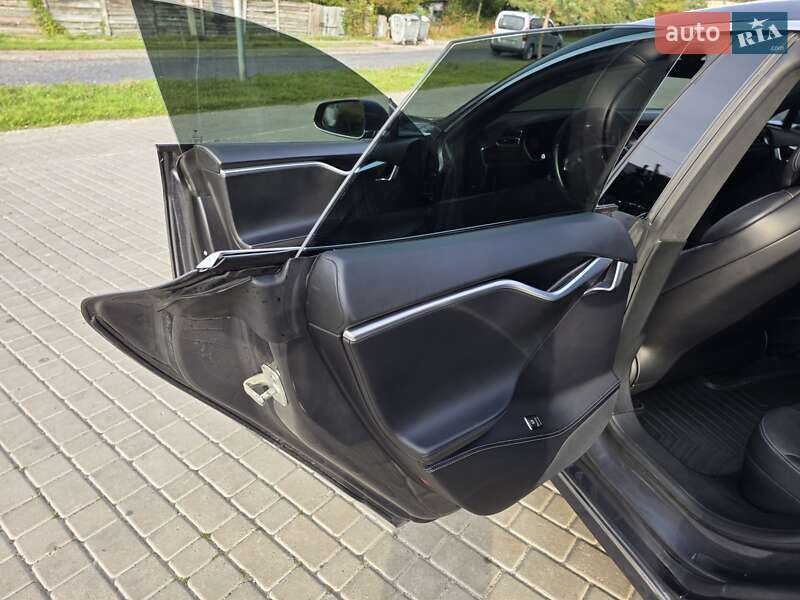 Лифтбек Tesla Model S 2016 в Владимире фото 12 Лифтбек Tesla Model S 2016 в Владимире