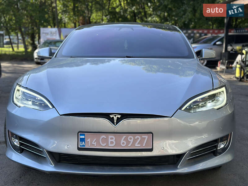Ліфтбек Tesla Model S 2017 в Львові
