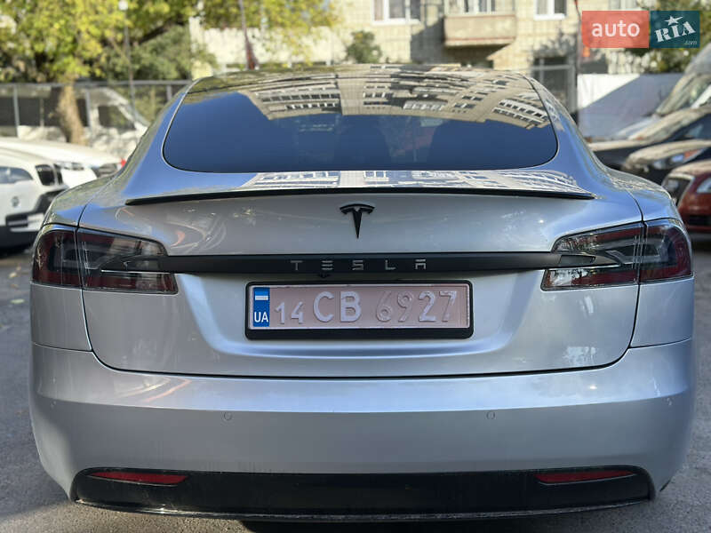 Ліфтбек Tesla Model S 2017 в Львові