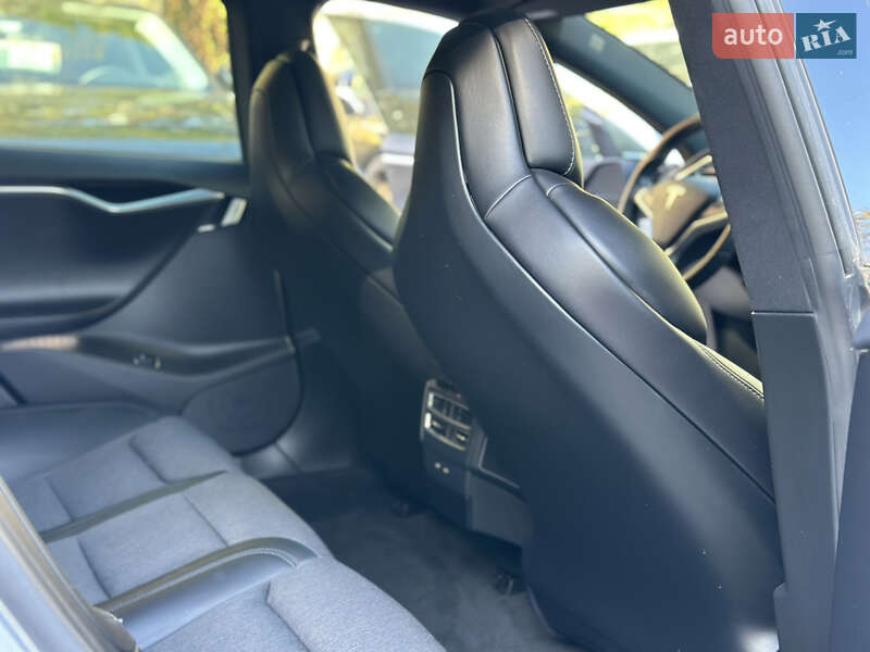 Ліфтбек Tesla Model S 2017 в Львові