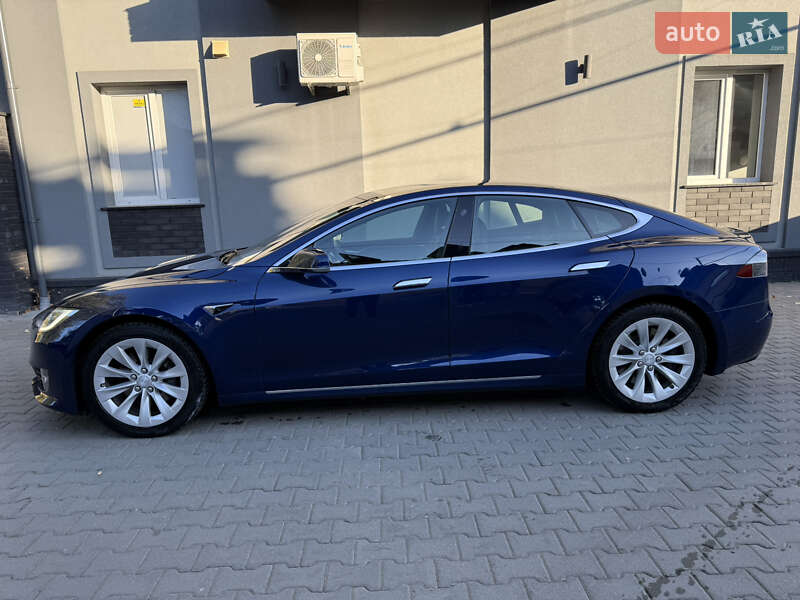 Ліфтбек Tesla Model S 2017 в Чернівцях