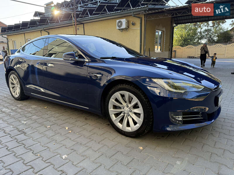 Ліфтбек Tesla Model S 2017 в Чернівцях