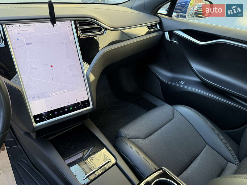Ліфтбек Tesla Model S 2017 в Чернівцях