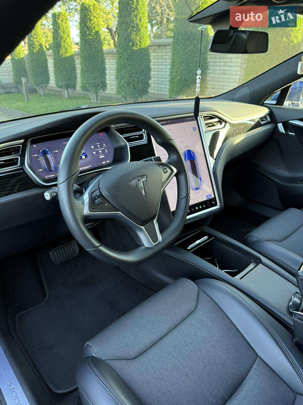 Ліфтбек Tesla Model S 2017 в Чернівцях