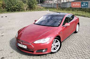 Tesla Model S 2015