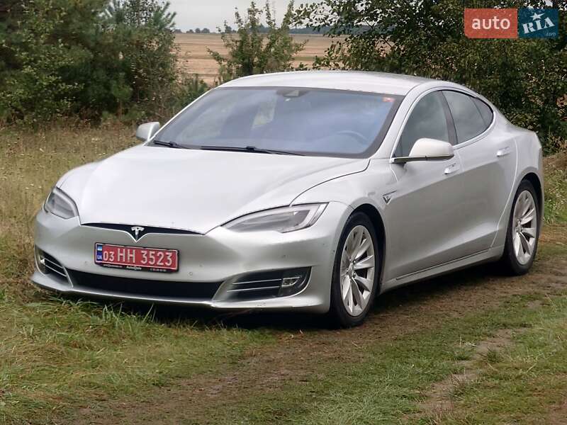 Лифтбек Tesla Model S 2016 в Луцке