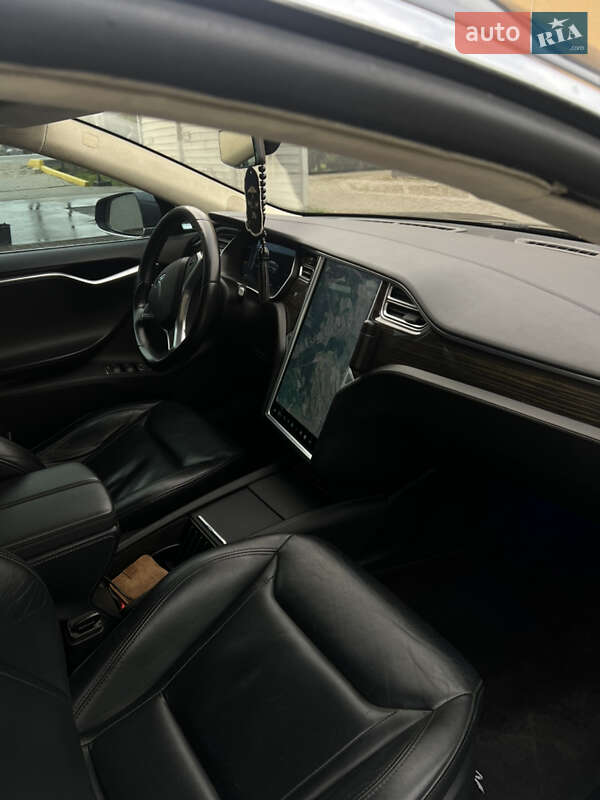 Ліфтбек Tesla Model S 2015 в Калуші