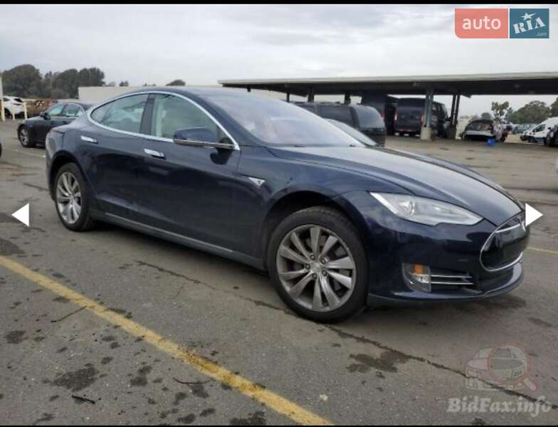 Ліфтбек Tesla Model S 2013 в Києві
