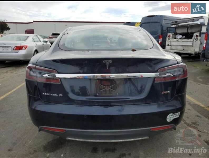 Ліфтбек Tesla Model S 2013 в Києві