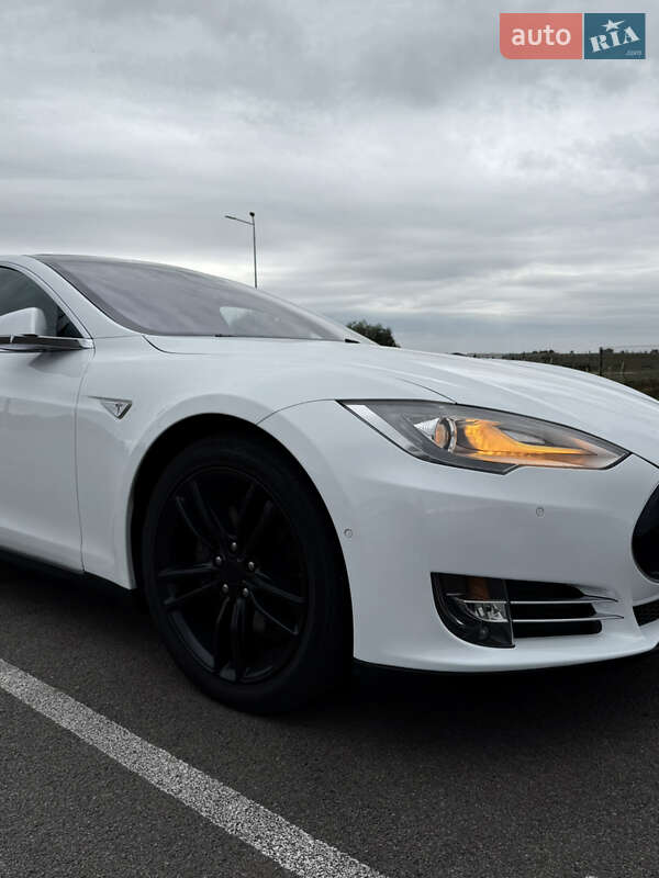 Ліфтбек Tesla Model S 2016 в Рівному