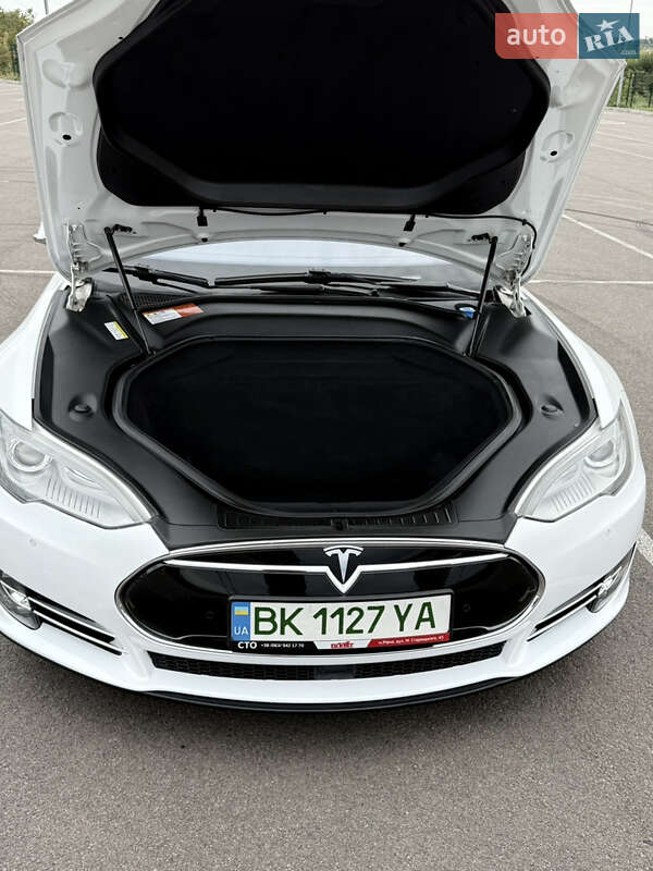 Ліфтбек Tesla Model S 2016 в Рівному