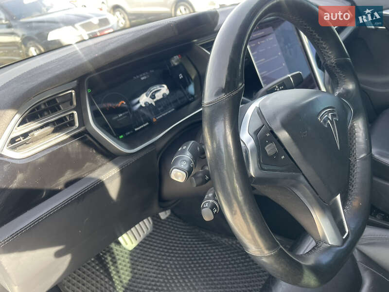 Лифтбек Tesla Model S 2016 в Луцке