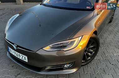Лифтбек Tesla Model S 2016 в Киеве