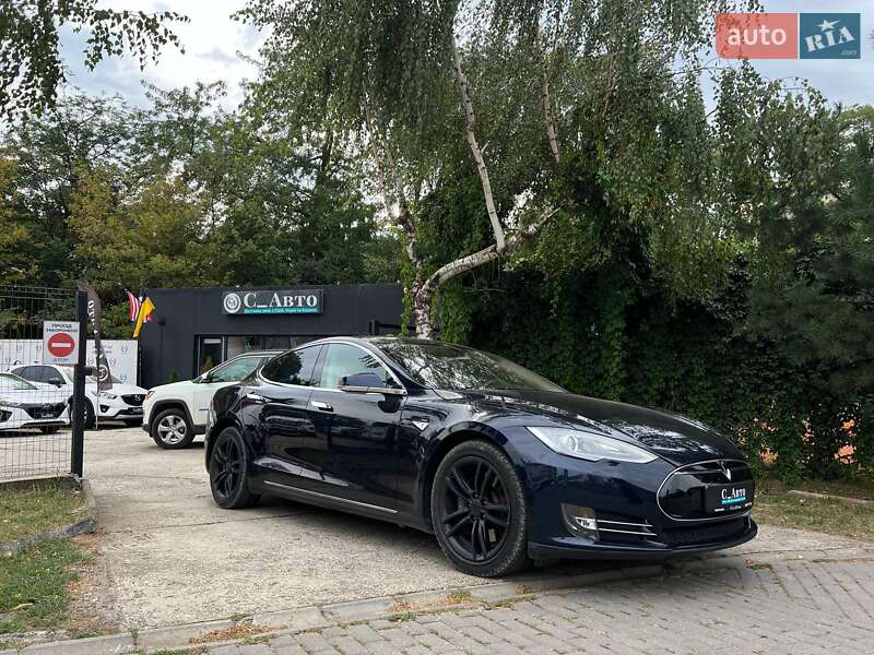 Лифтбек Tesla Model S 2014 в Черновцах