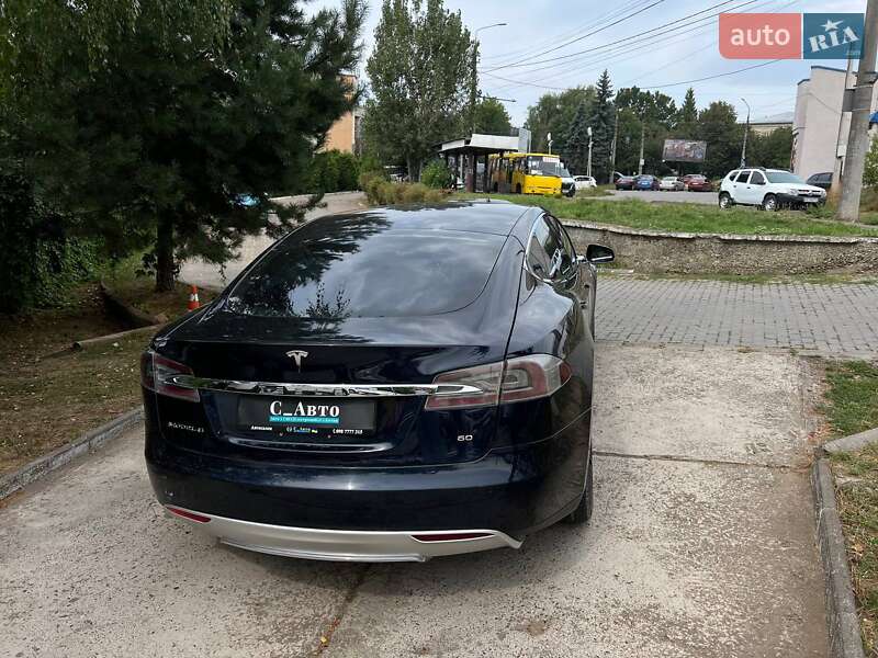 Лифтбек Tesla Model S 2014 в Черновцах