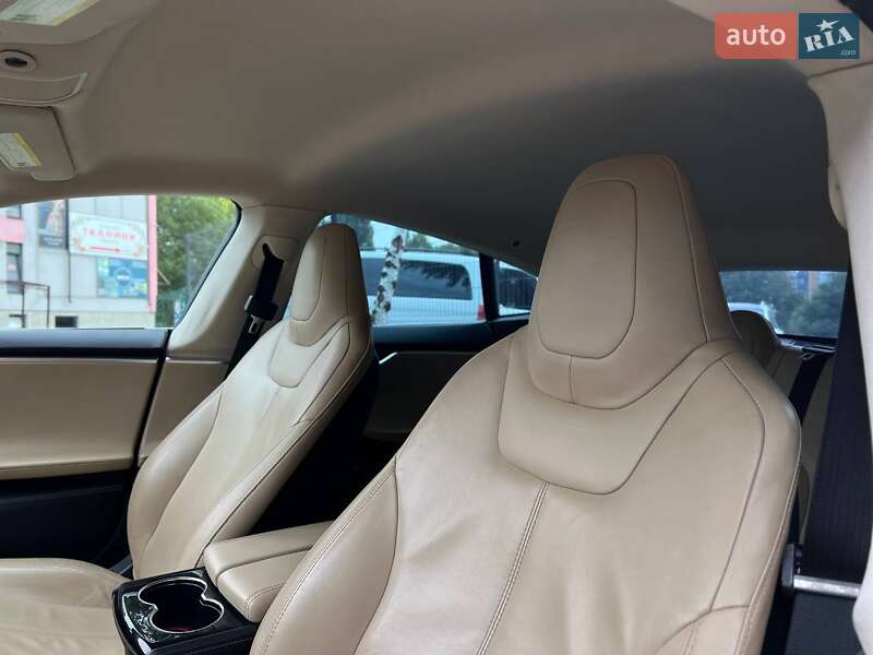 Лифтбек Tesla Model S 2014 в Черновцах