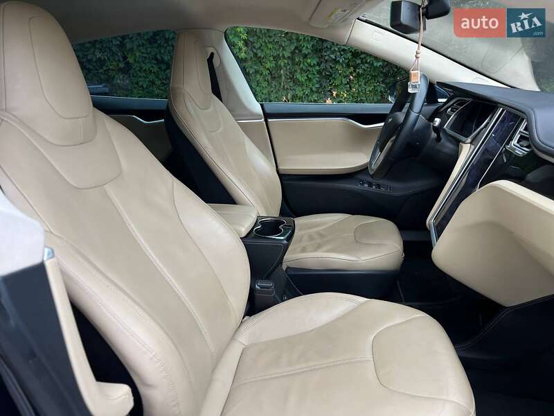 Лифтбек Tesla Model S 2014 в Черновцах