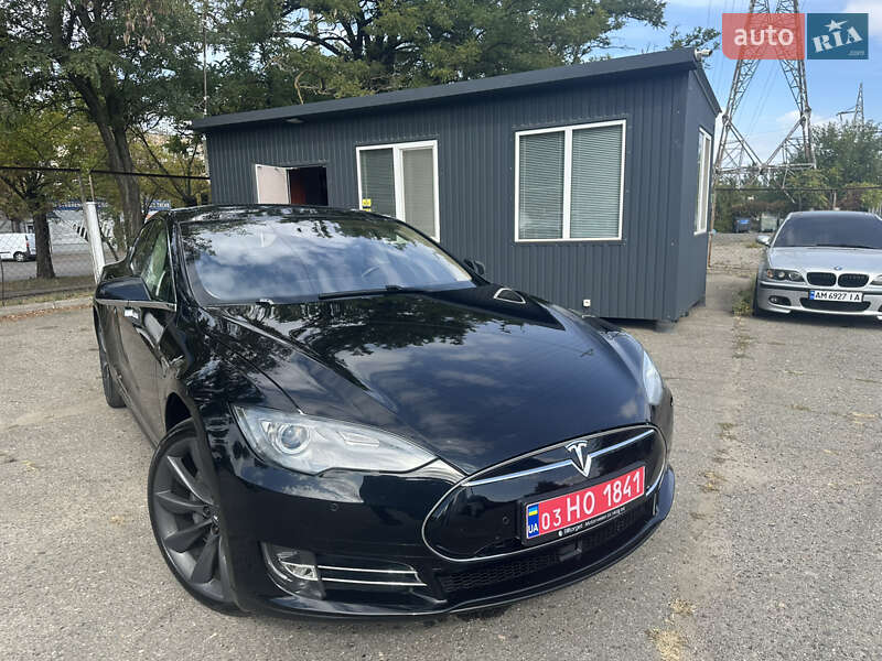 Tesla Model S 2015