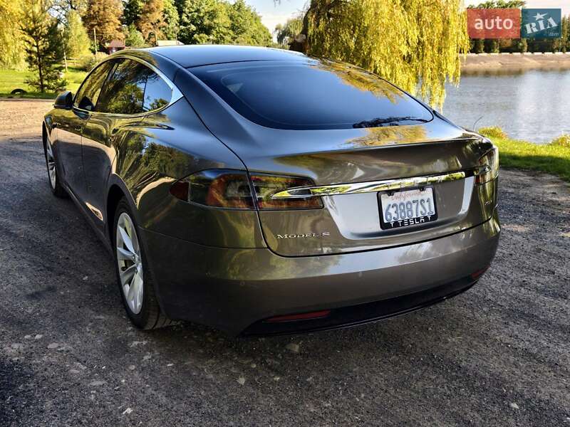 Лифтбек Tesla Model S 2016 в Ивано-Франковске
