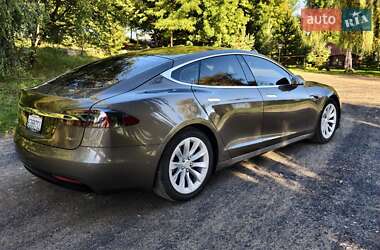 Лифтбек Tesla Model S 2016 в Ивано-Франковске