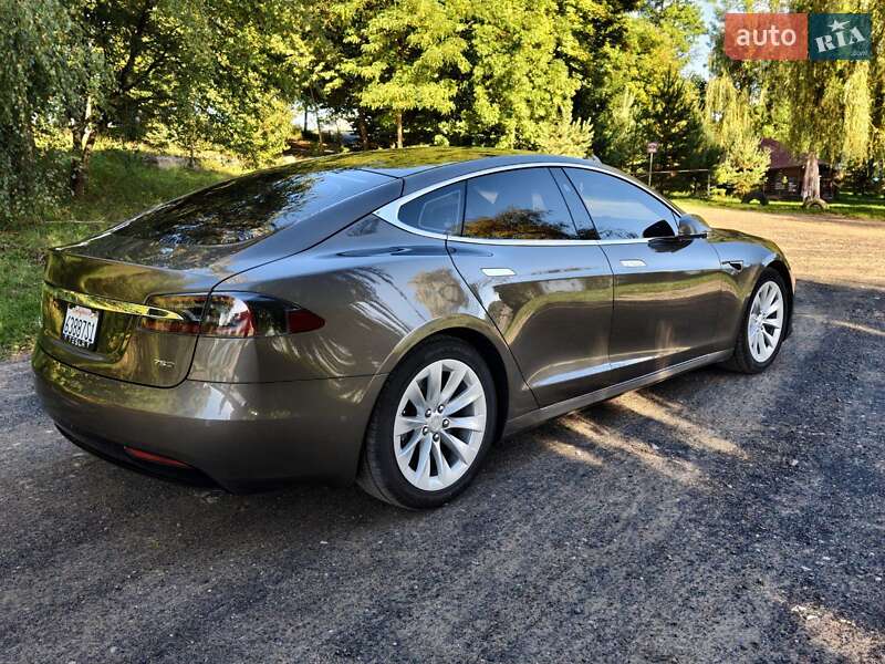 Лифтбек Tesla Model S 2016 в Ивано-Франковске