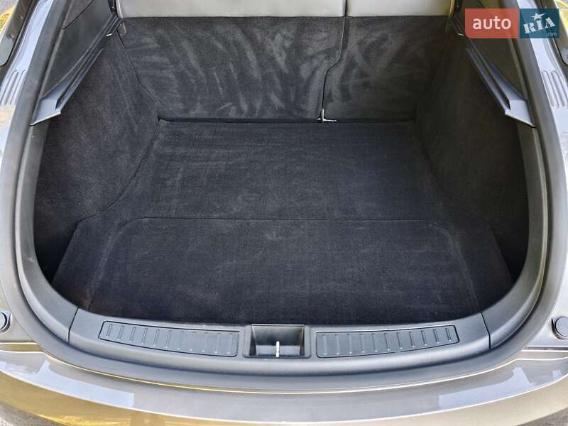 Лифтбек Tesla Model S 2016 в Ивано-Франковске