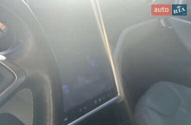 Лифтбек Tesla Model S 2013 в 