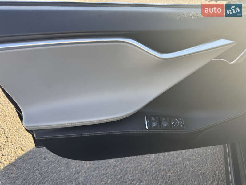 Ліфтбек Tesla Model S 2013 в Одесі