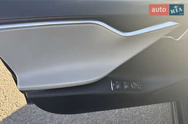 Лифтбек Tesla Model S 2013 в 