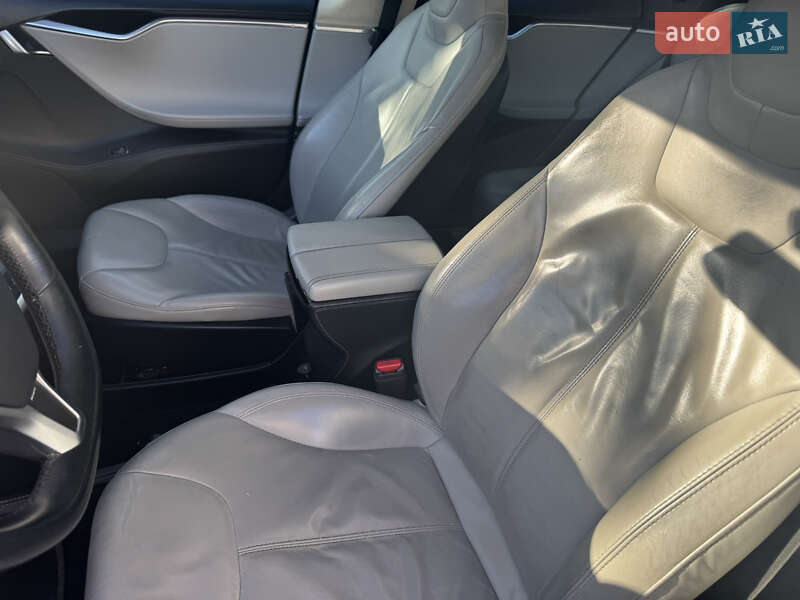 Ліфтбек Tesla Model S 2013 в Одесі