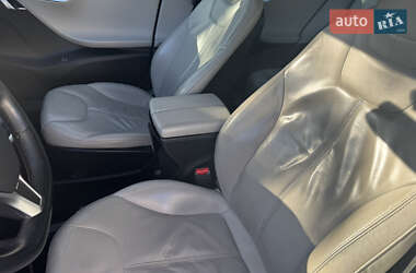 Лифтбек Tesla Model S 2013 в 