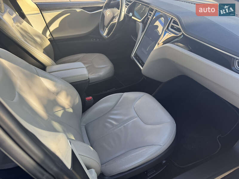 Ліфтбек Tesla Model S 2013 в Одесі