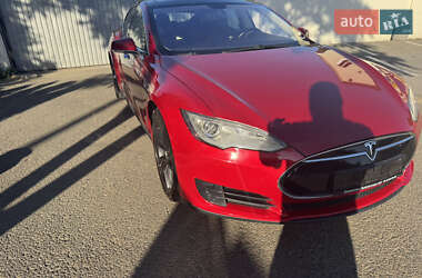 Лифтбек Tesla Model S 2013 в 