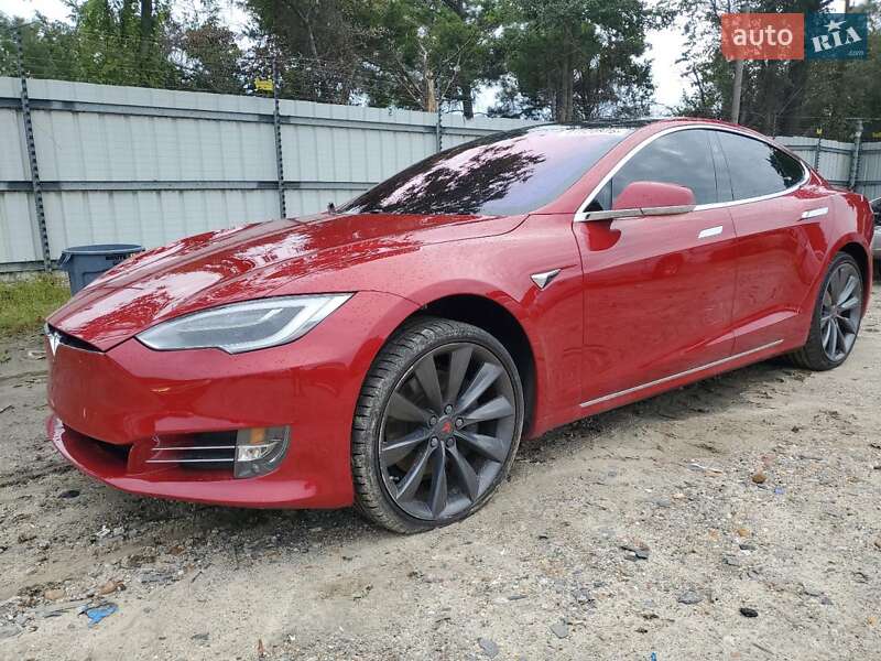 Лифтбек Tesla Model S 2017 в Киеве
