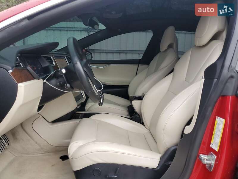 Лифтбек Tesla Model S 2017 в Киеве