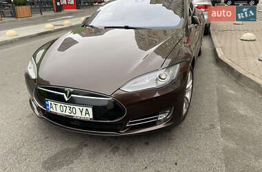 Tesla Model S 2015