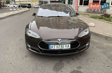 Лифтбек Tesla Model S 2015 в Киеве