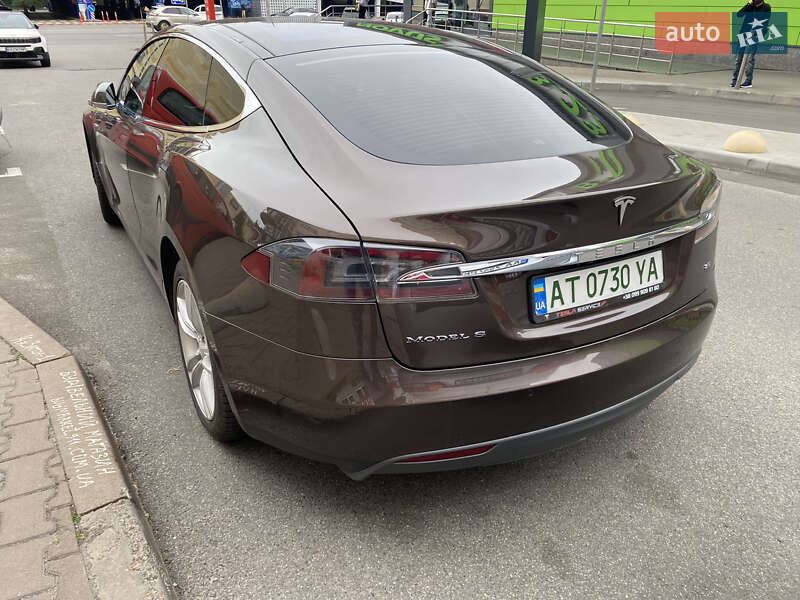 Ліфтбек Tesla Model S 2015 в Києві