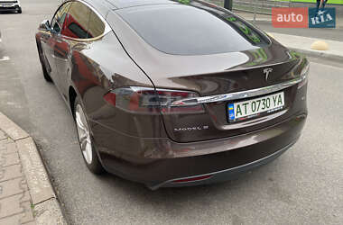 Лифтбек Tesla Model S 2015 в 