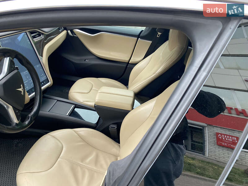 Ліфтбек Tesla Model S 2015 в Києві