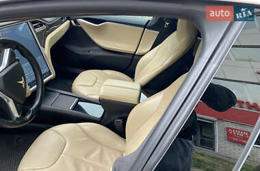Лифтбек Tesla Model S 2015 в 