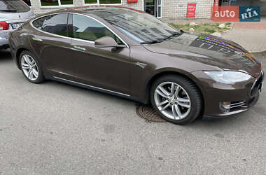 Лифтбек Tesla Model S 2015 в 