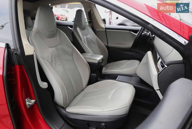 Ліфтбек Tesla Model S 2013 в Києві