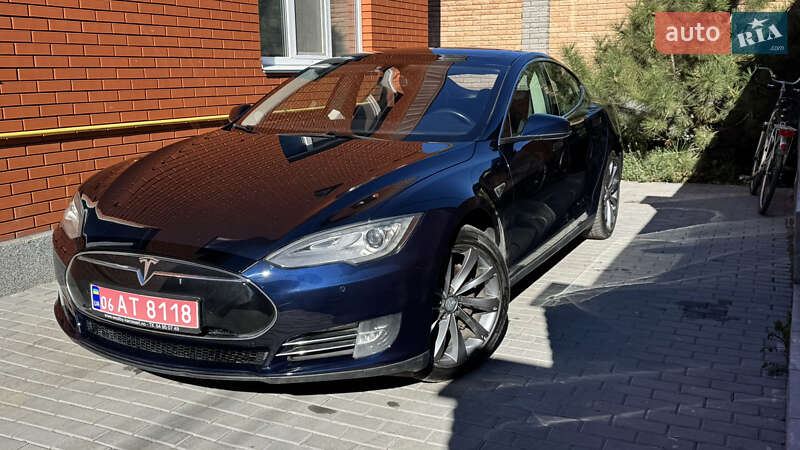 Лифтбек Tesla Model S 2013 в 