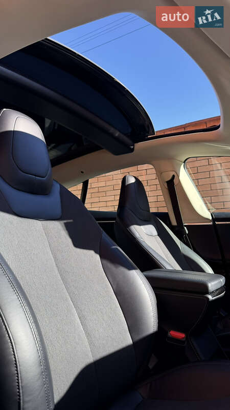 Ліфтбек Tesla Model S 2013 в Вінниці