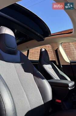 Лифтбек Tesla Model S 2013 в 