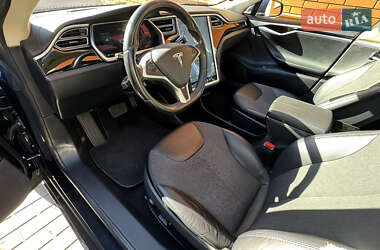Лифтбек Tesla Model S 2013 в 