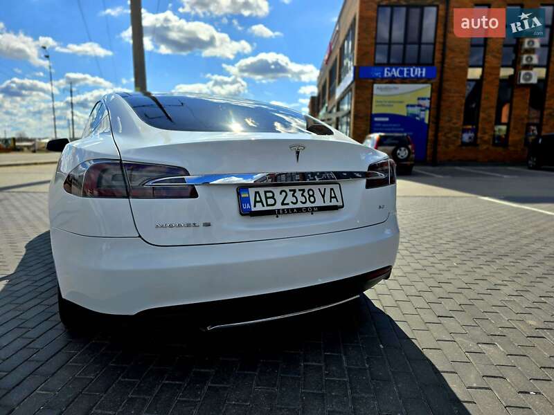 Лифтбек Tesla Model S 2013 в Виннице