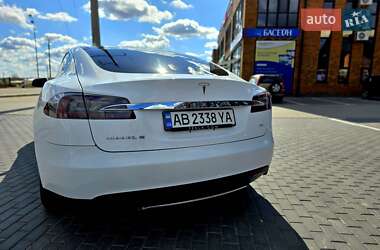 Лифтбек Tesla Model S 2013 в 
