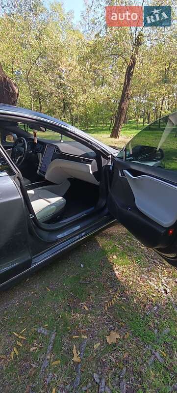 Лифтбек Tesla Model S 2014 в Кривом Роге